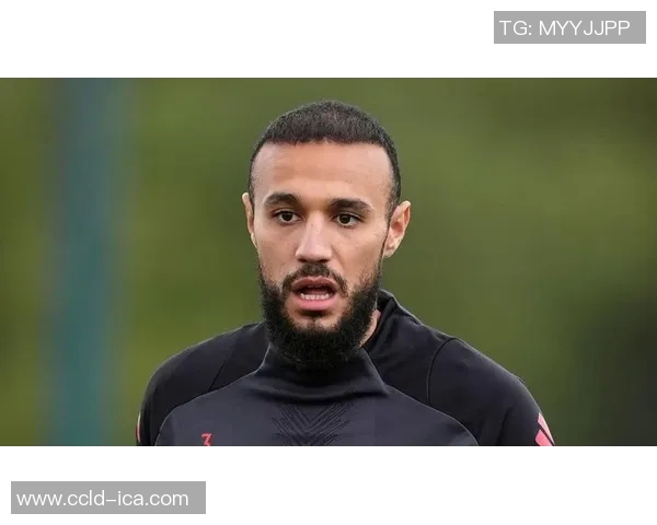 马丁内斯的传奇旅程：从球场新星到世界足球巨星的蜕变与成长